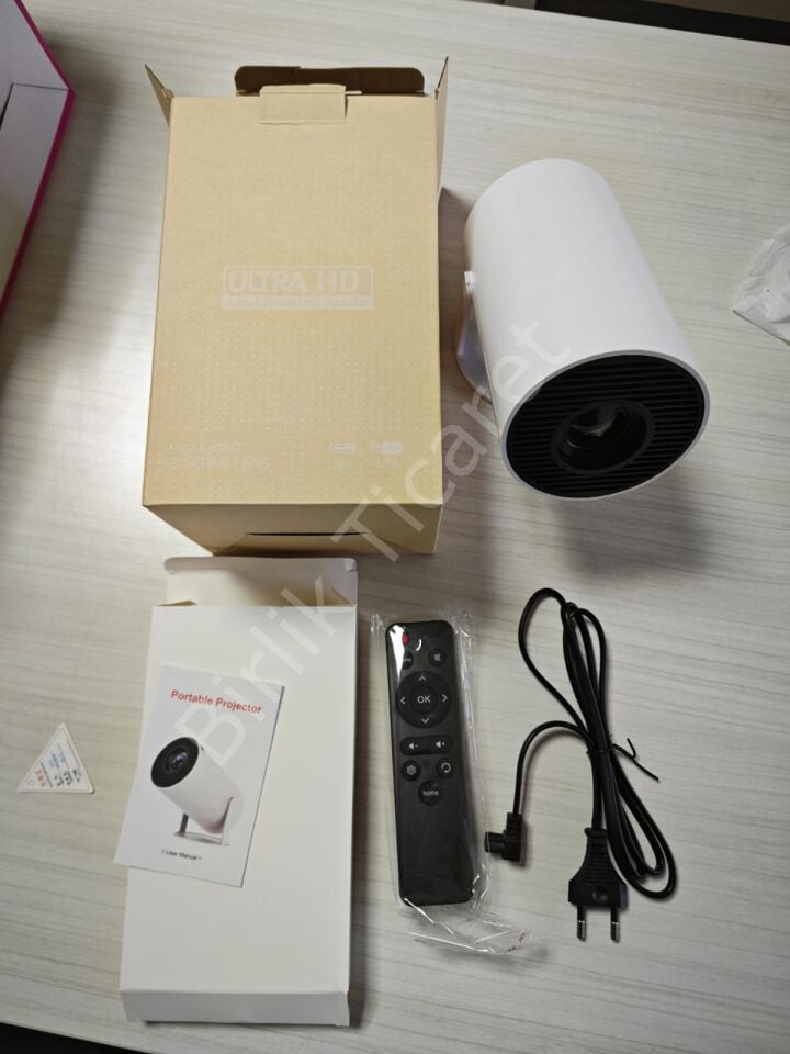 PROJEKSİYON CİHAZI 1280x720 Piksel HD 1800 Lümen HDMI